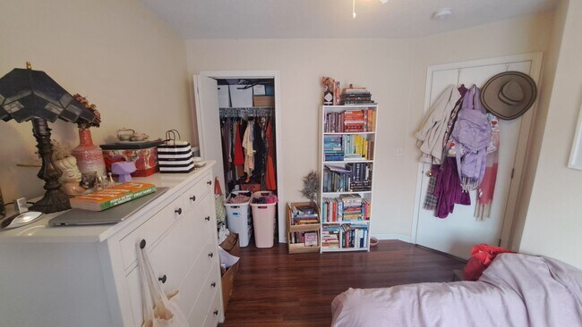 Building Photo - 1512