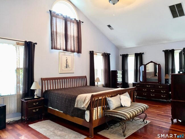 Building Photo - 1908 Stratfield Rd