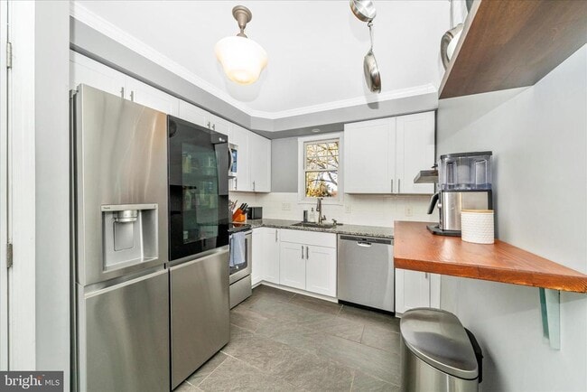 Building Photo - 313 N Market St