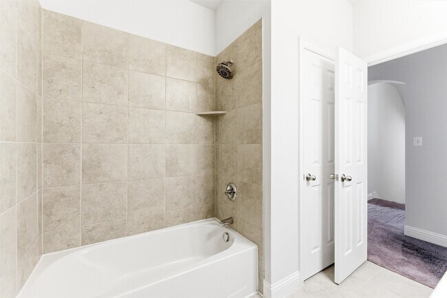 Building Photo - 5649 Salt Springs Dr