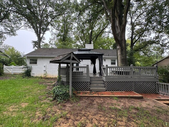 Building Photo - 1401 Montford Dr