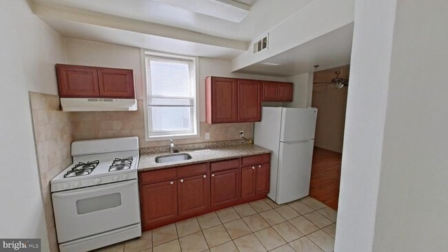 Building Photo - 1726 W Girard Ave