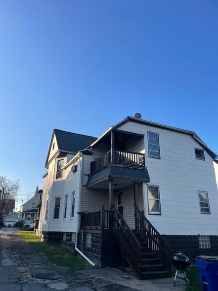 Building Photo - 3900 Bucyrus Ave