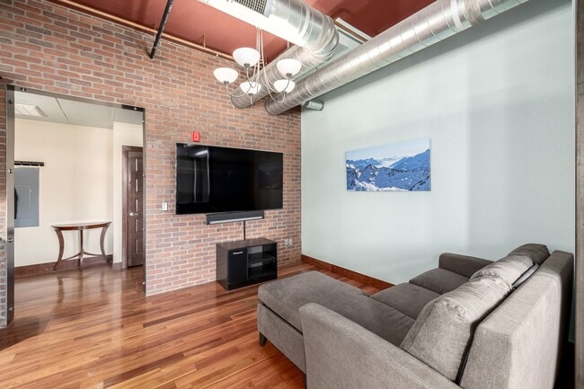 Building Photo - Luxury Furnished Old Town Condo – Modern Elegance in the Heart of Fort Collins