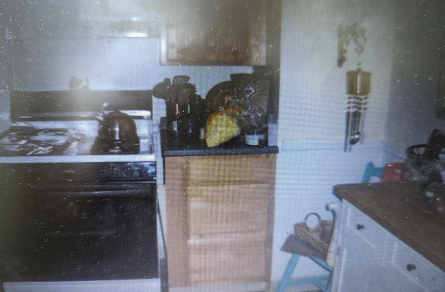 Building Photo - 42 Oakland St