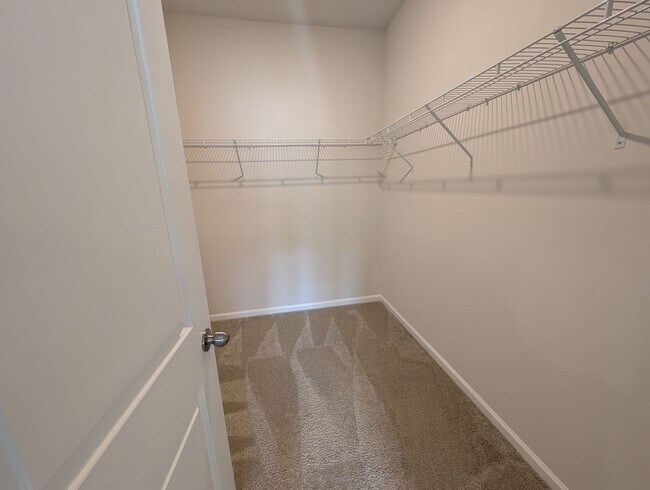 Building Photo - Gorgeous 3 beds, 2.5 bath home located in Harmony at Matthews!