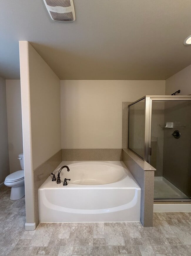 Building Photo - 1204 Burnside Pl