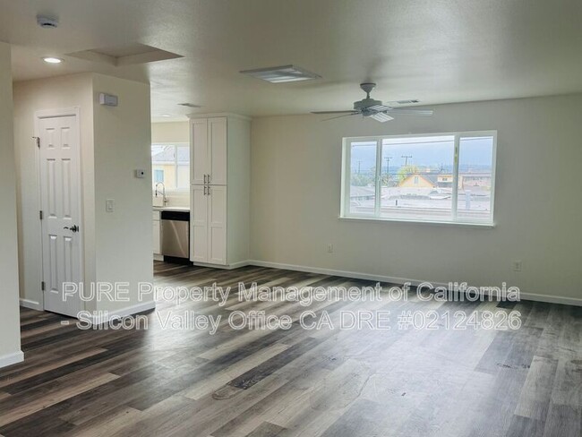 Building Photo - 545 California St