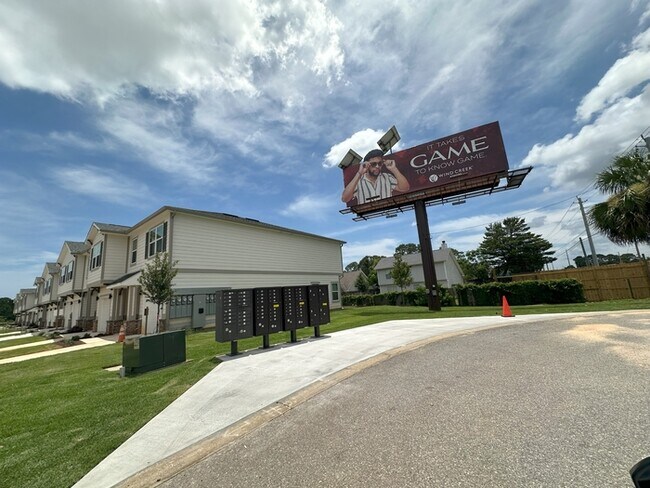 Building Photo - 469 Westgate Wy