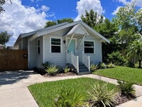Building Photo - "Charming 2-Bed, 2-Bath Gem in the Heart of St. Petersburg – 1100 Sq. Ft. of Comfort!"