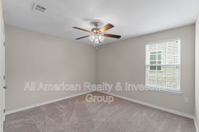 Building Photo - 426 Eisenhower Dr