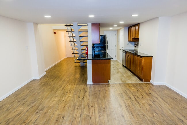 Building Photo - 40 Fayette St