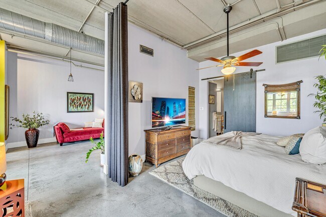 Building Photo - 425 N Andrews Ave