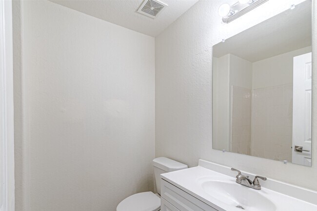 Building Photo - 18111 Hillock Glen Ln