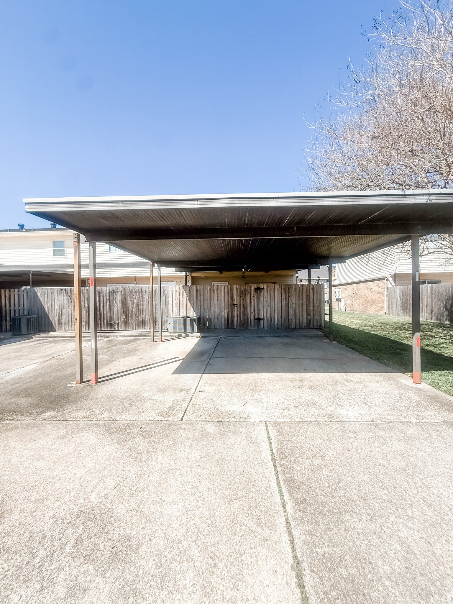 Building Photo - 214 Greenbriar Dr