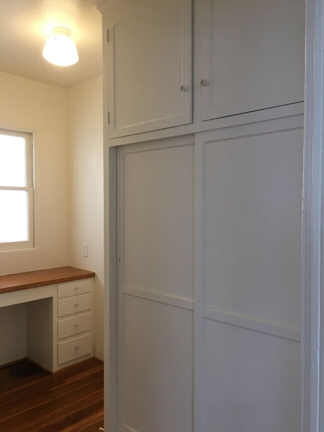 Building Photo - 4054