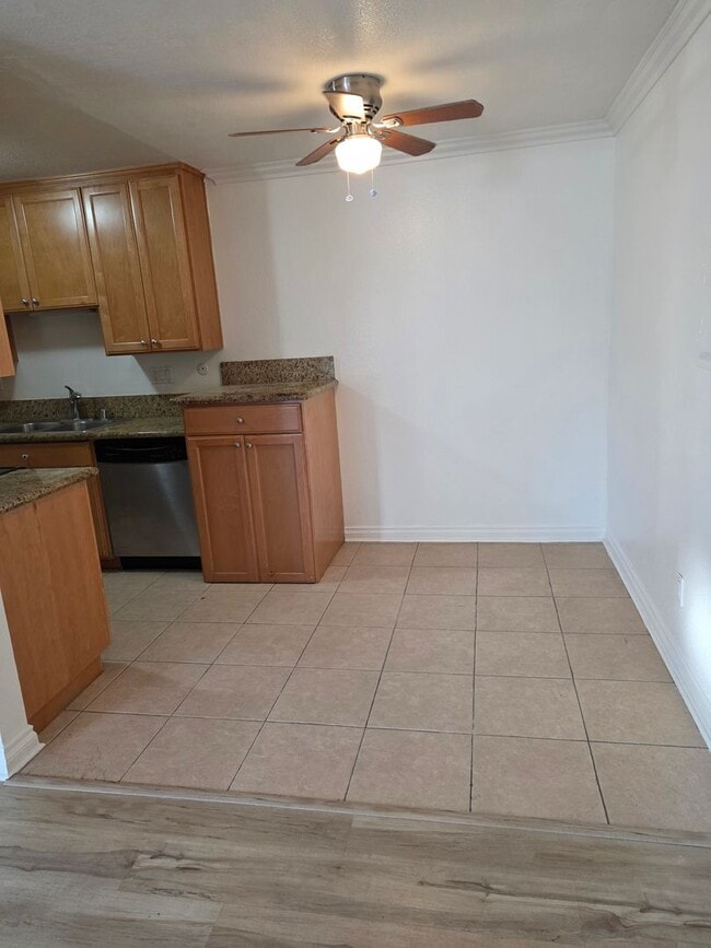 Building Photo - 2-Bed, 1-Bath Condo w/Pool