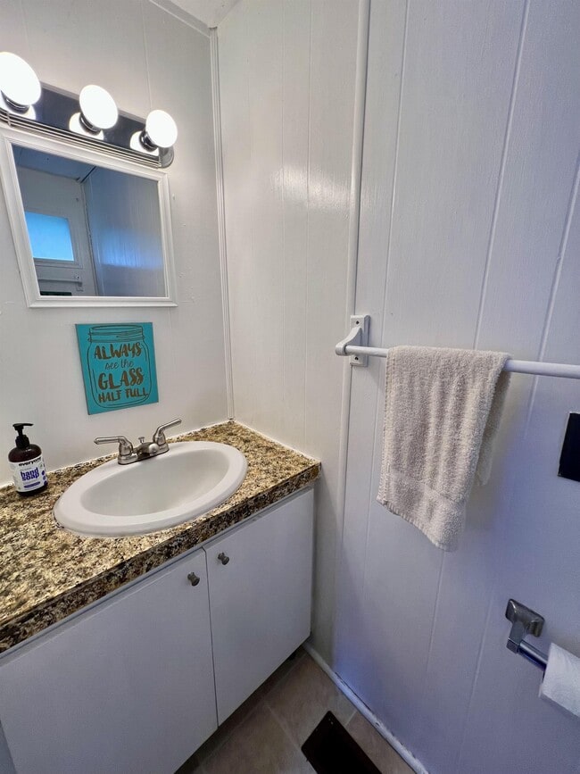 Building Photo - 27 Mandalay Dr