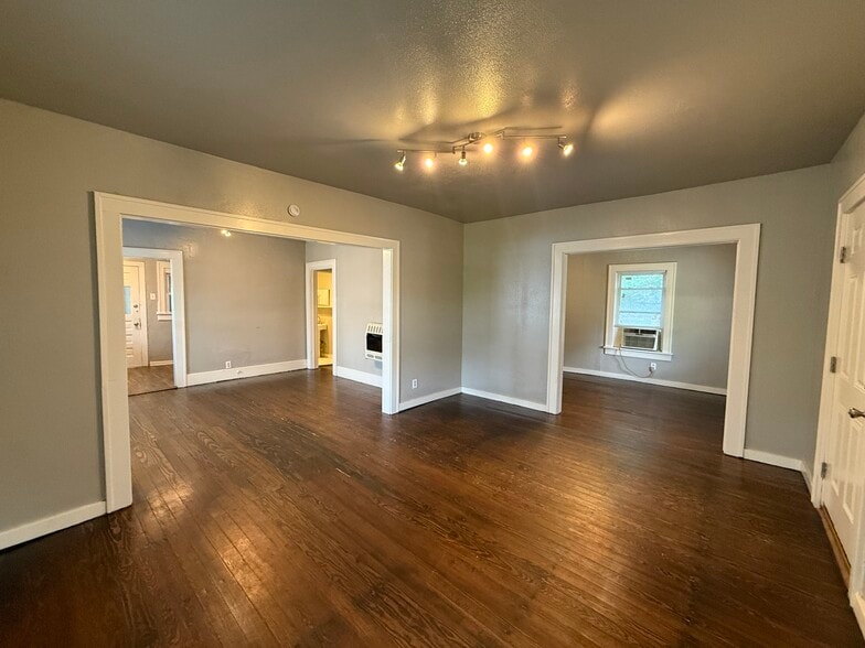 Building Photo - 1506 W Bowen Pl