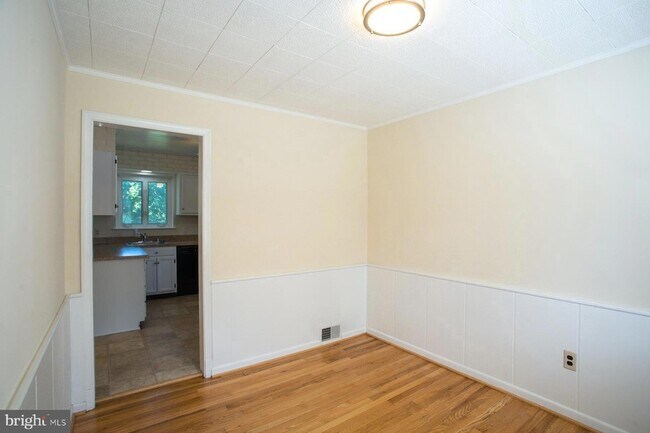 Building Photo - 5915 Ryland Dr