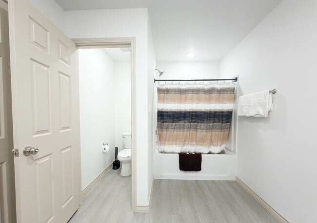 Building Photo - The Perfect Blend of Function and Luxury