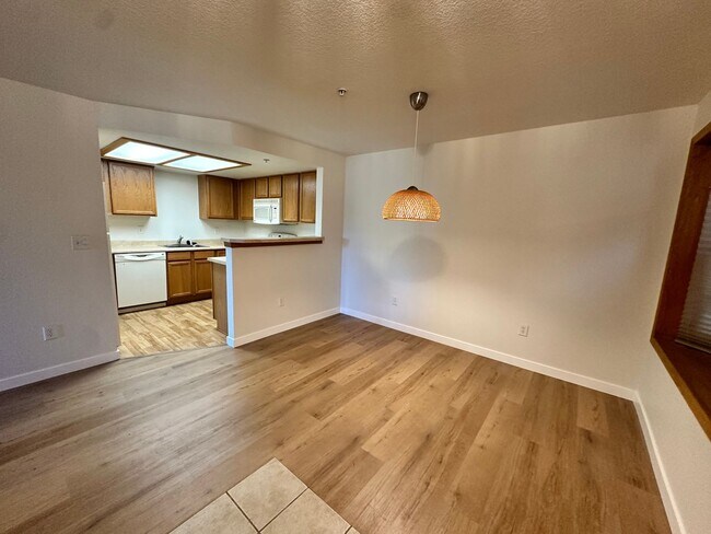 Building Photo - Stylish 3rd Level, Private 2 bedroom Apartment With LVP Flooring, Decks, Gas Fireplace & In-Unit ...