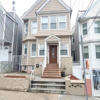 Building Photo - 375 Union St