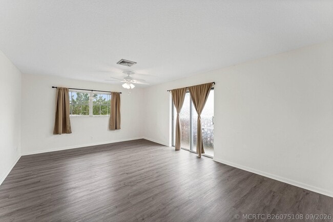 Building Photo - 408 Pine Tree Ct