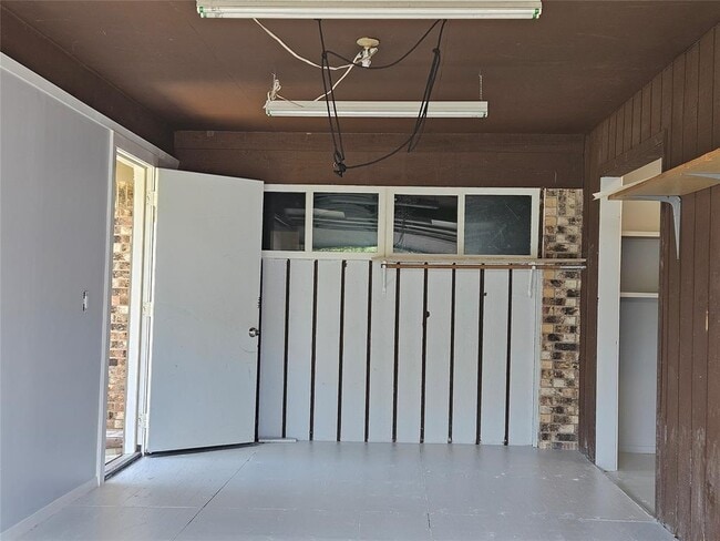 Building Photo - 806 Ranch Rd