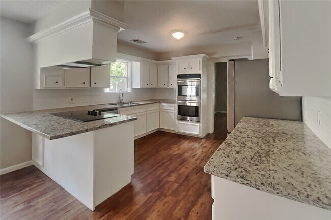 Building Photo - 16915 Misty Creek Dr