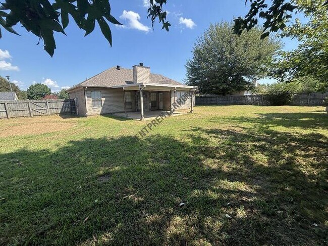 Building Photo - 15 Wedgewood Dr