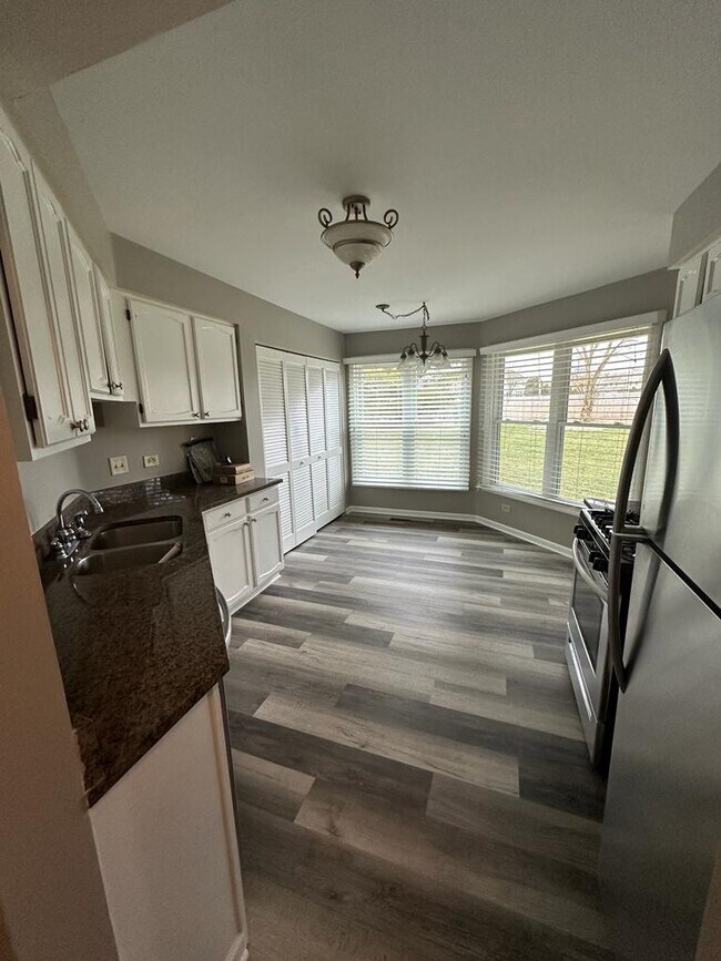 Building Photo - 17 Willow Pkwy