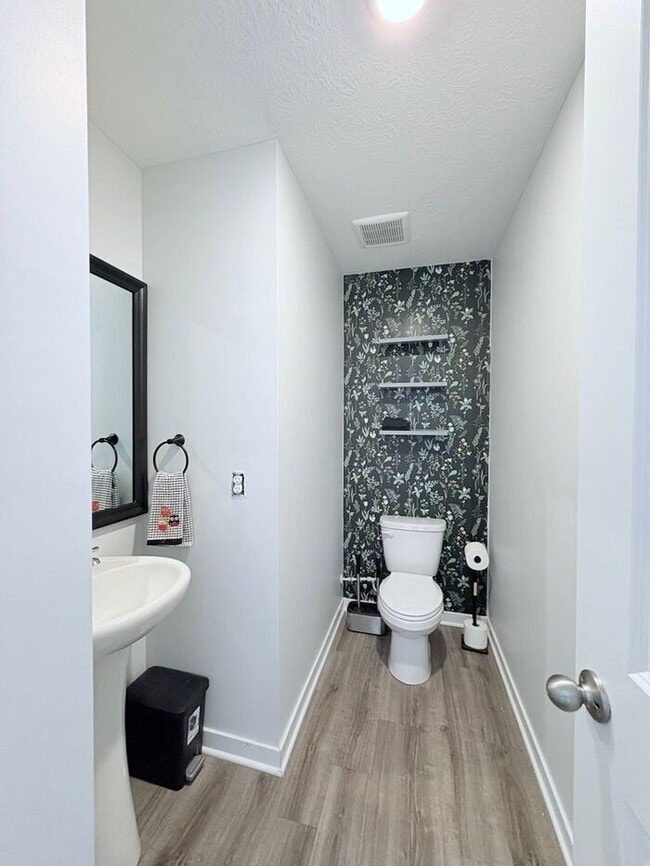 Building Photo - Charming 4 beds 2.5 baths in Newark!