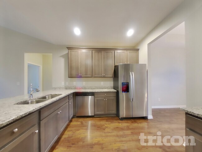 Building Photo - 824 Ellyson Dr