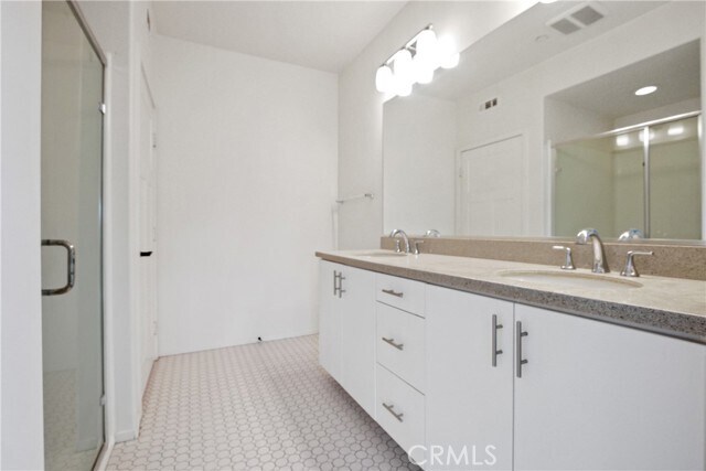 Building Photo - 524 S Anaheim Blvd