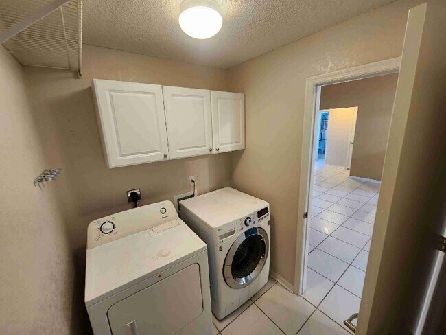 Building Photo - 7493 Briarbay Loop