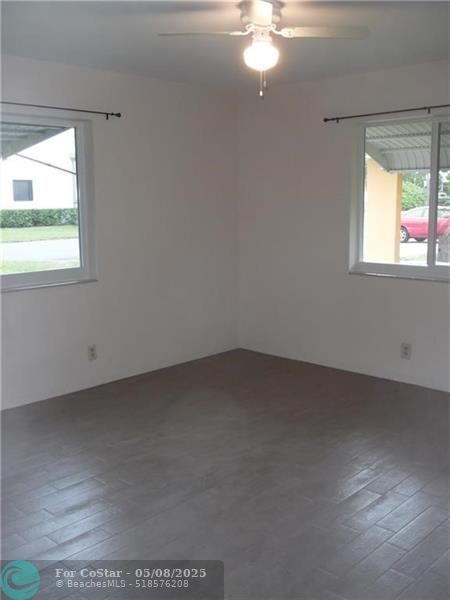 Building Photo - 420 NE 22nd Ave