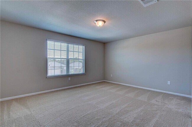 Building Photo - 2212 Bettylou Ln