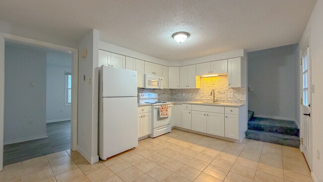 Building Photo - 1680 Center Groton Rd