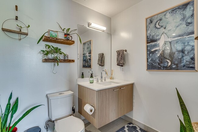 Building Photo - Stunning Partly Furnished Studio in Old Town Alexandria