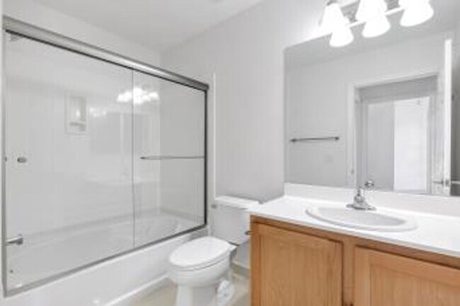 Building Photo - Two bedroom Park Avenue Condo/Freshly pain...