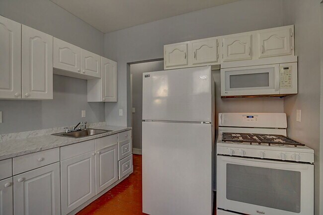 Building Photo - 1221 California Ave