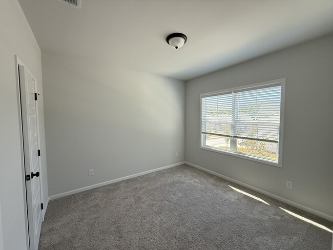 Building Photo - 1923 Westfall Lndg