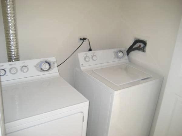 Building Photo - 928 Charlton Ln