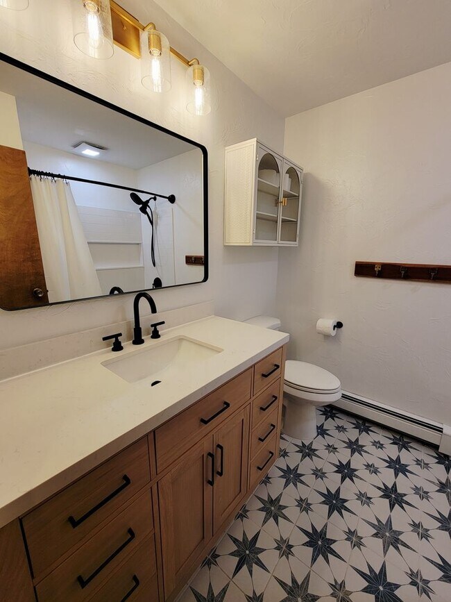 Building Photo - Pet-Friendly Rental with Fenced Yard & Bon...