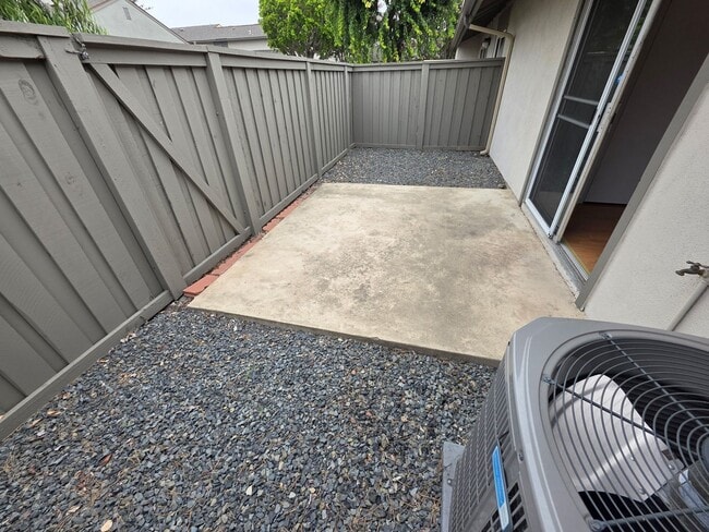 Building Photo - Rarely Available, Single-story, 2Bd 2Ba re...