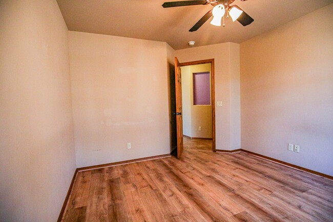 Building Photo - Beautiful 4 Bedroom/2 Bath Home