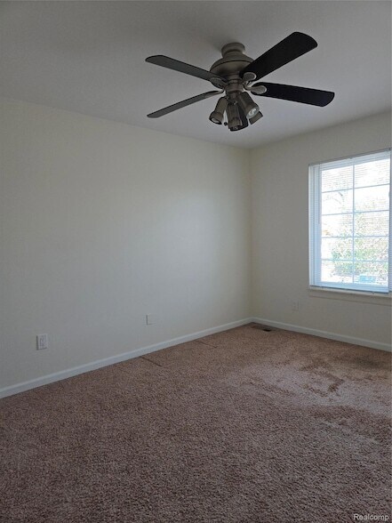 Building Photo - 1160 Catalpa Dr