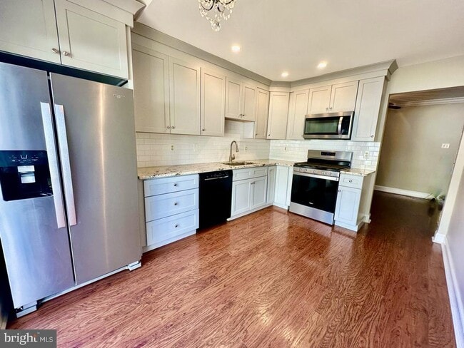 Building Photo - 22 Honey Locust Ln