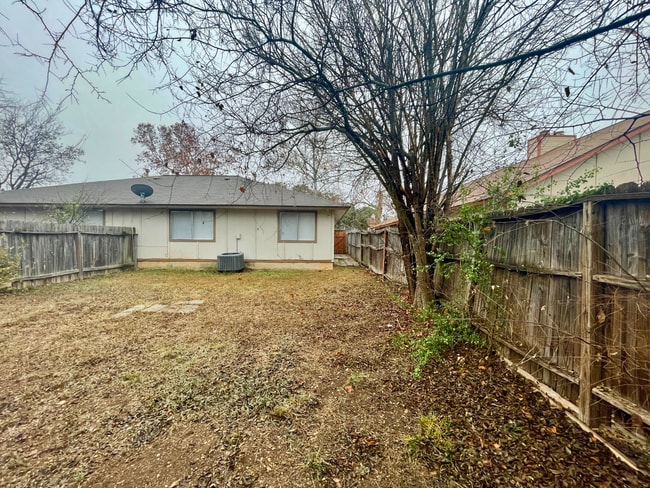 Building Photo - Ardash-9827 &amp; 9825